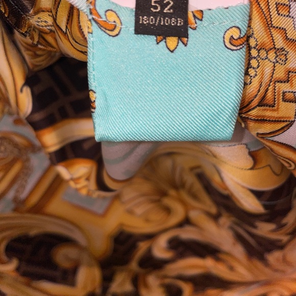 Versace Limited Edition Men’s Silk shirt - Picture 8 of 9